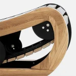 Treadmill Sprintbok V2 Oak A close-up of the treadmill's running surface, highlighting the 62 wooden slats with a linoleum tread for grip